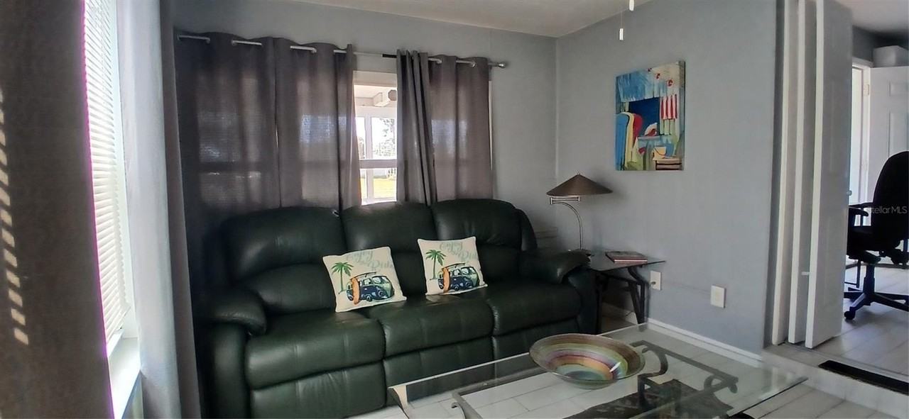 115 Duxbury Ave - Photo 6 of 20