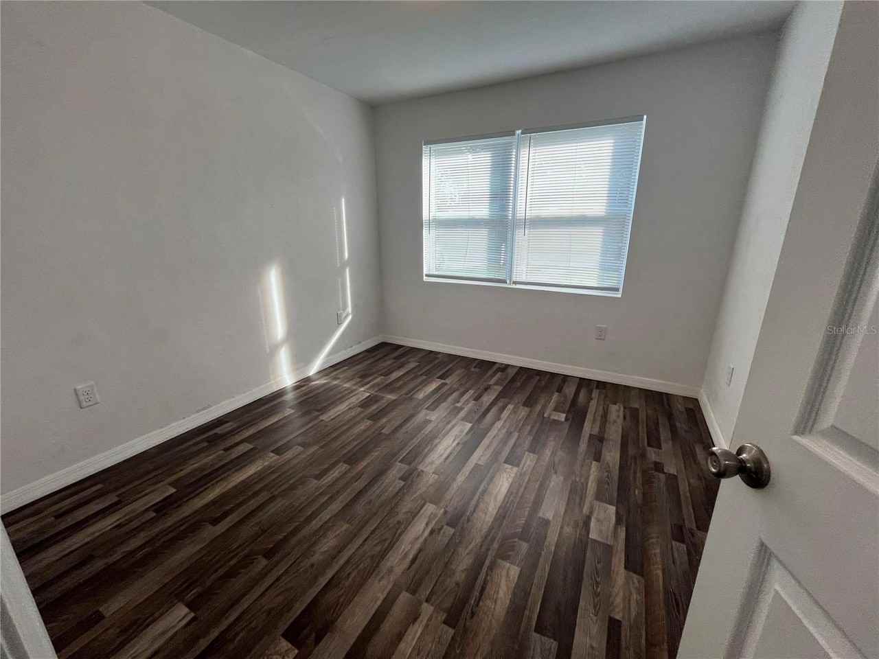 1222 Se 10th St - Photo 4 of 10