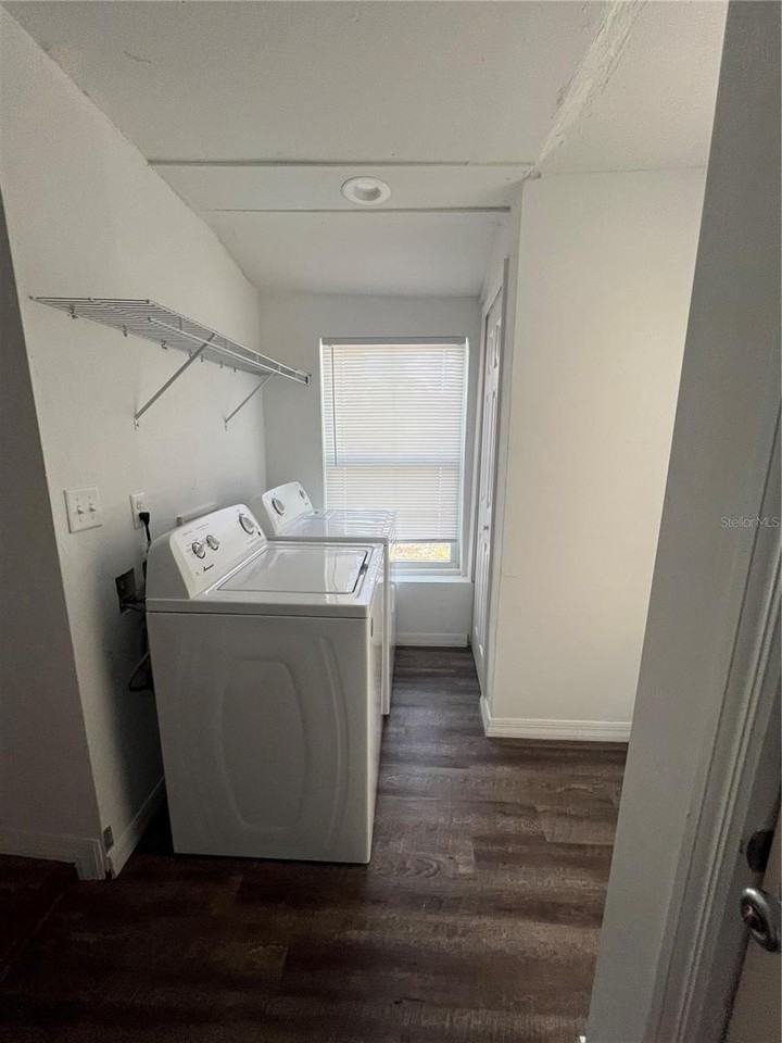 1222 Se 10th St - Photo 7 of 10