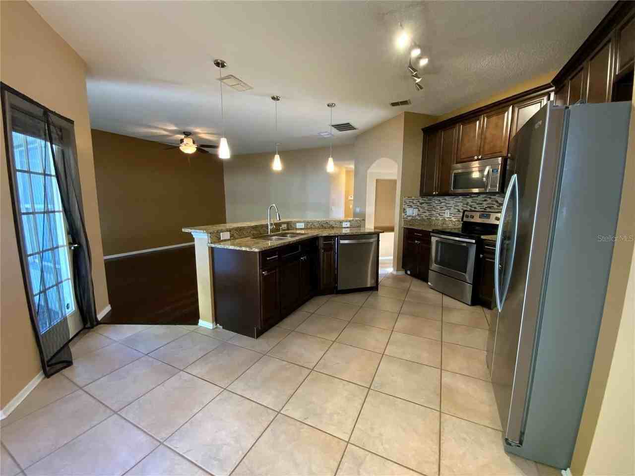 1914 Palmetto Pine Ln - Photo 4 of 32