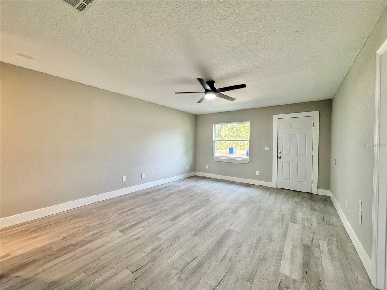 2346 Section Dr - Photo 3 of 23