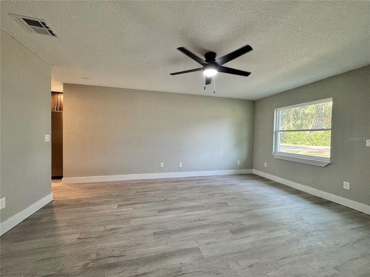 2346 Section Dr - Photo 5 of 23