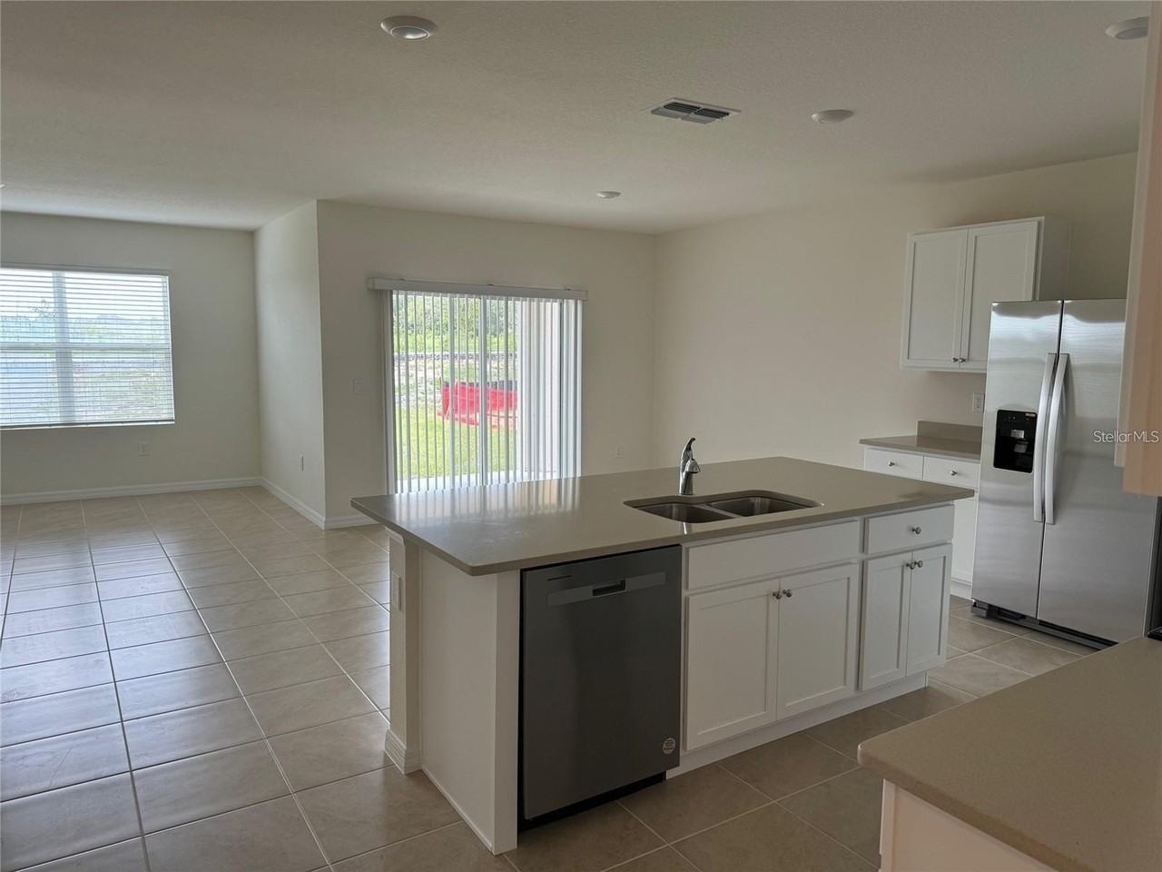 240 Taylor Groves St - Photo 5 of 11