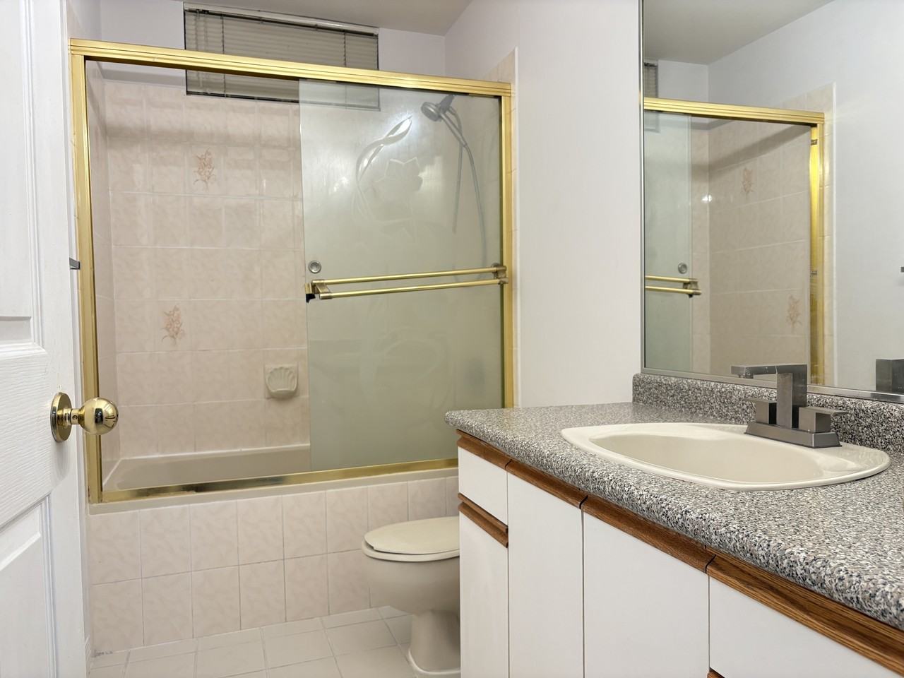 2482 Triumph St #1 - Photo 6 of 6