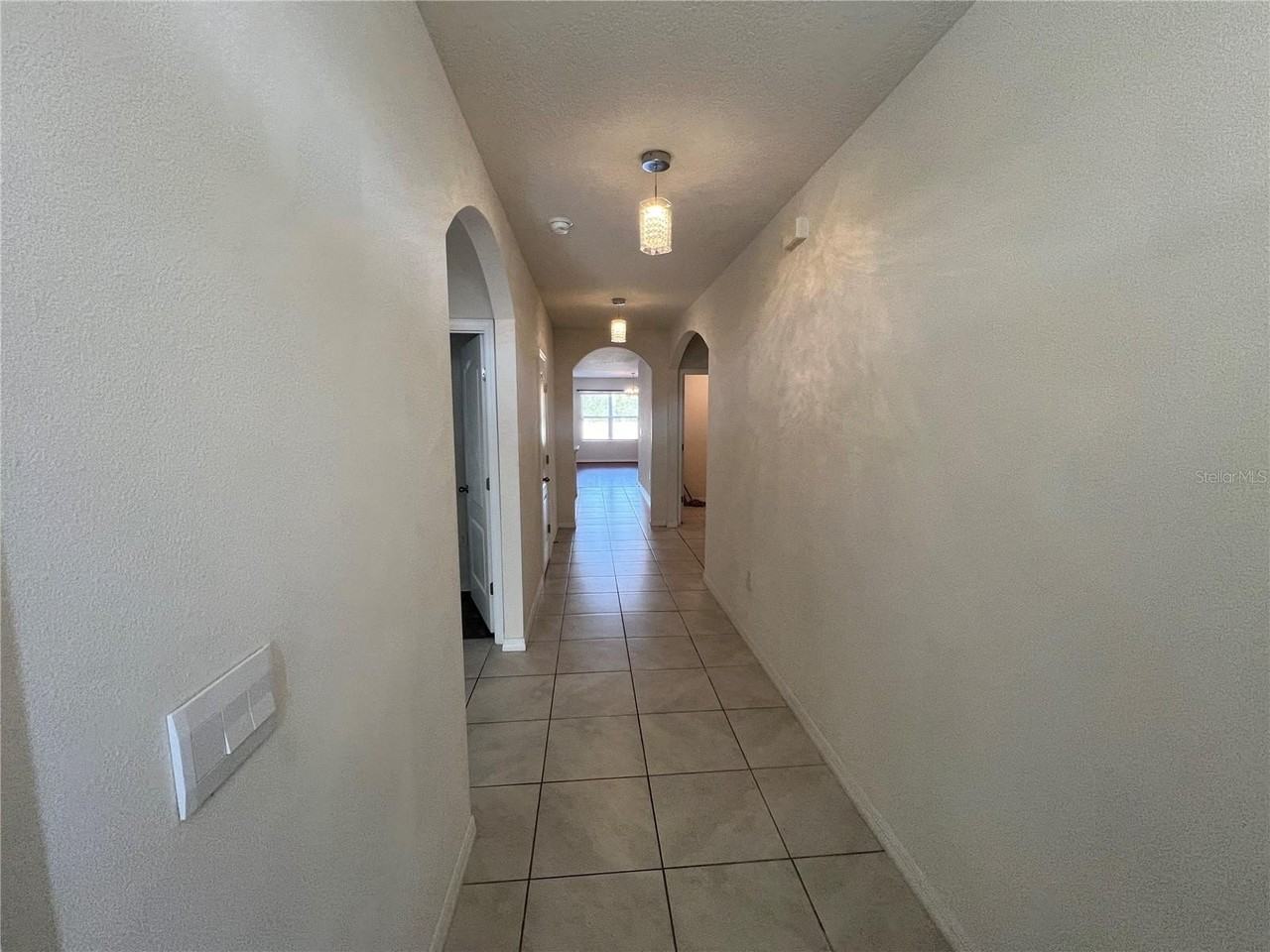 1143 Cambridge Dr - Photo 5 of 41