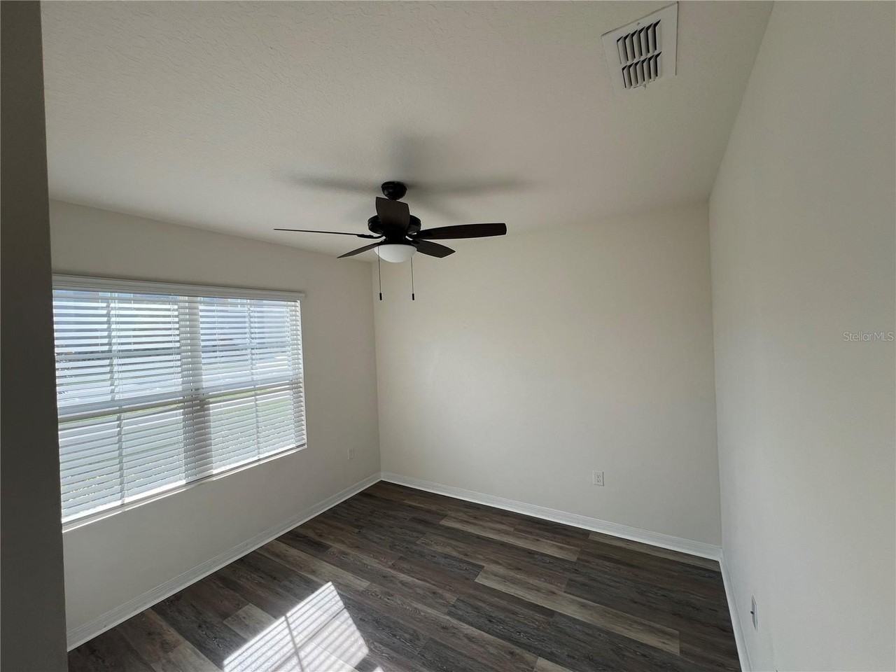 1143 Cambridge Dr - Photo 6 of 41