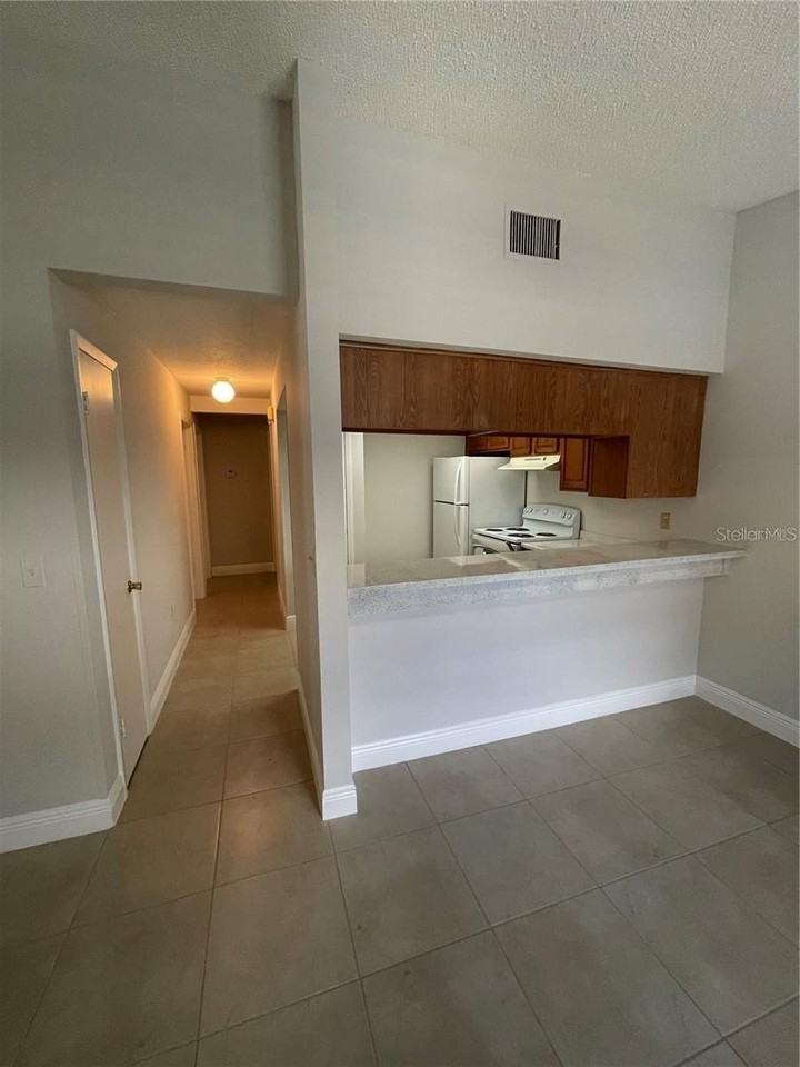 1918 Crystal Grove Dr - Photo 3 of 11