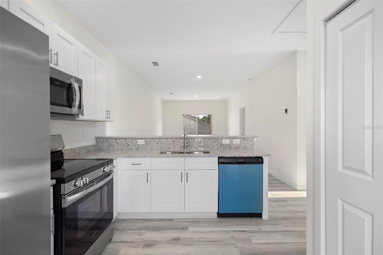 262 Royal Palm Dr #203 - Photo 7 of 21