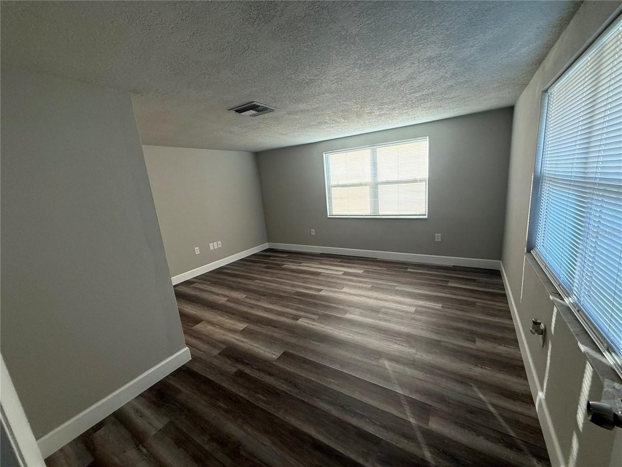 7104 Ingleside Dr - Photo 6 of 14