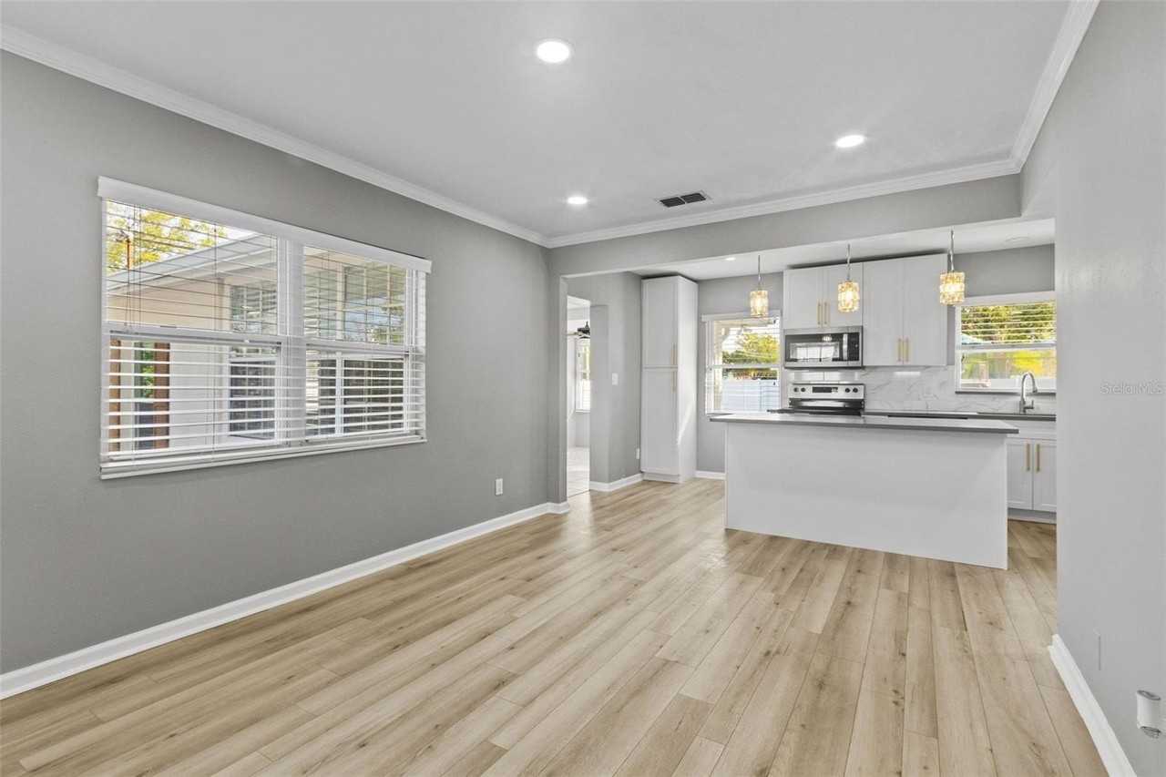 2302 S Thixton Ct - Photo 6 of 36