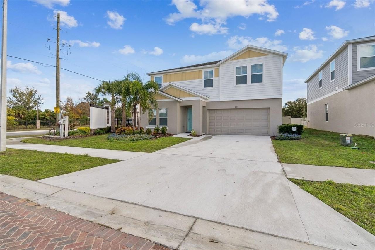 601 Ambleside Dr - Photo 3 of 50