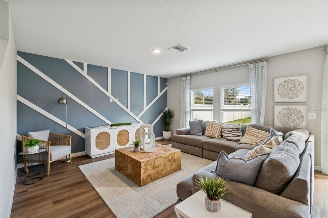 601 Ambleside Dr - Photo 6 of 50