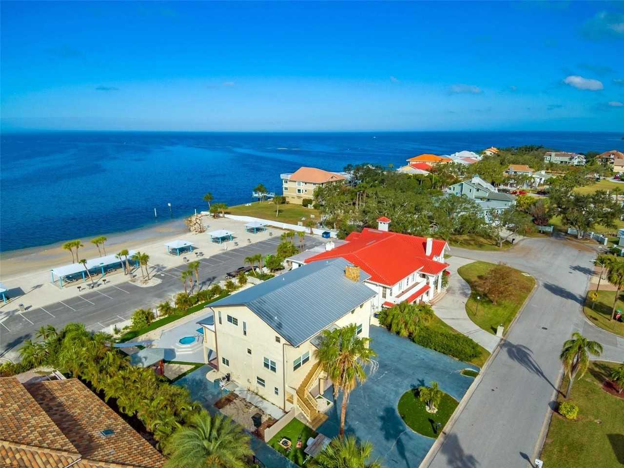 5521 Westshore Dr - Photo 5 of 50