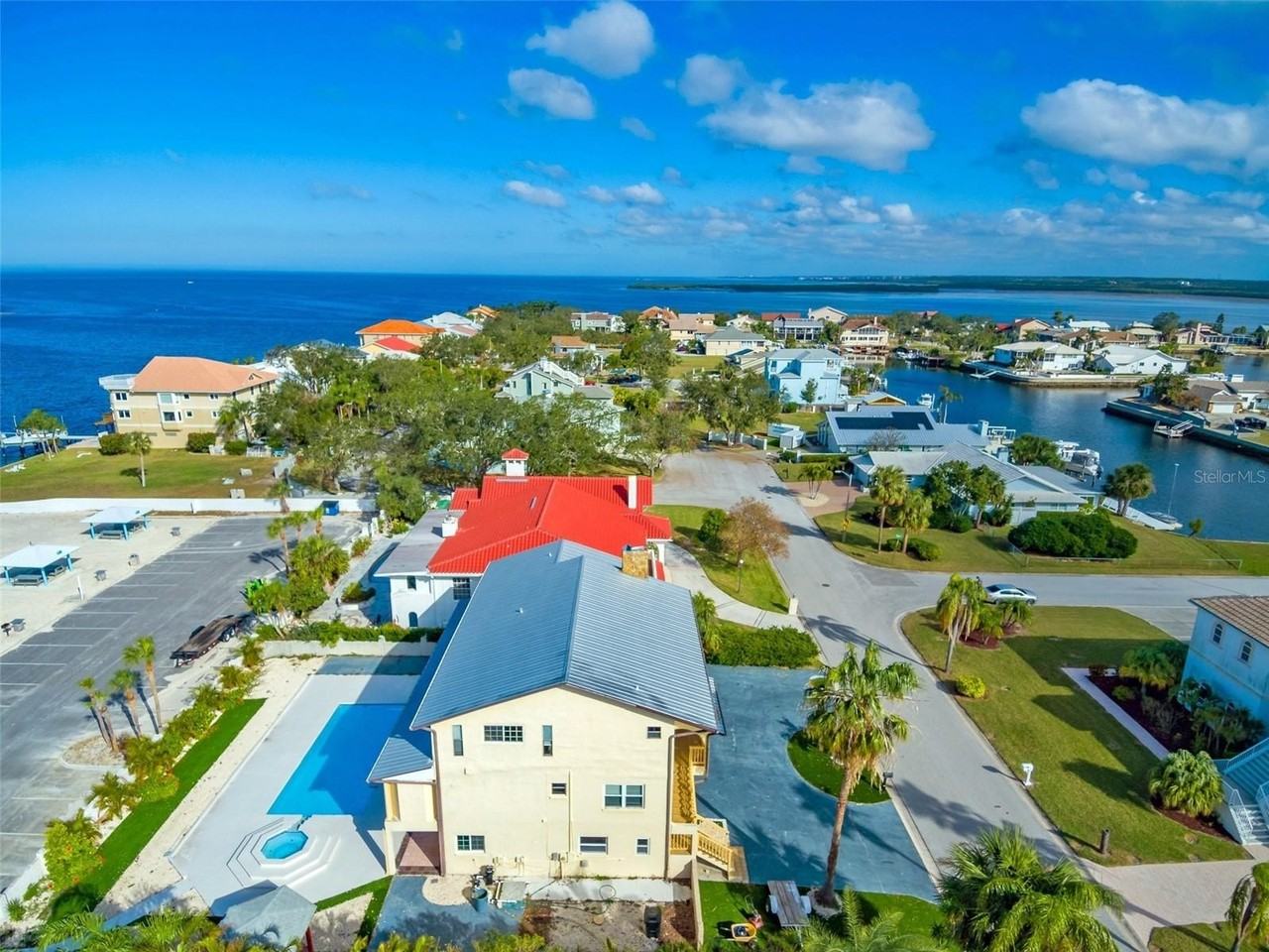 5521 Westshore Dr - Photo 6 of 50