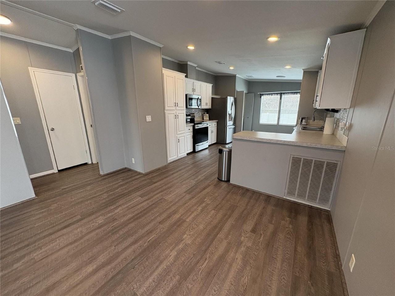 717 Choo Choo Ln - Photo 6 of 50