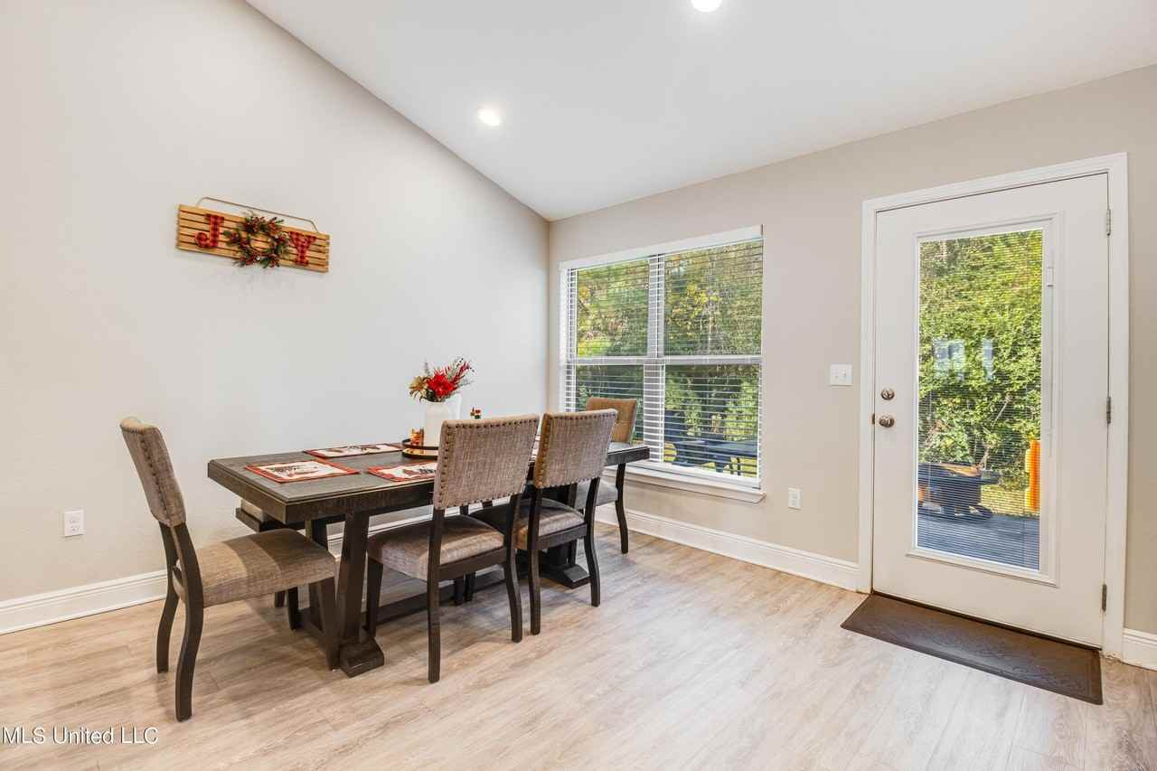 13777 Shelby Ct - Photo 5 of 17