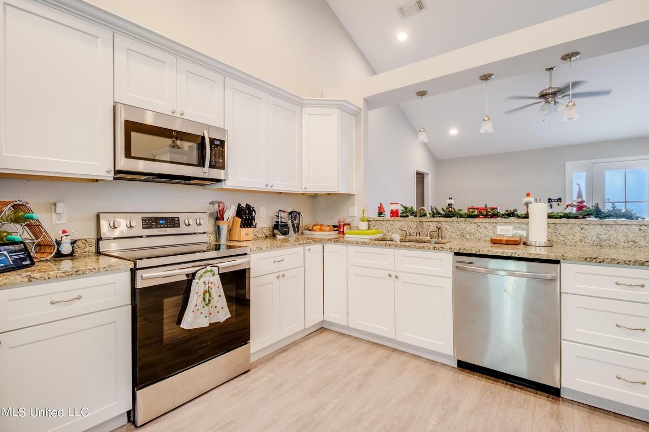 13777 Shelby Ct - Photo 6 of 17