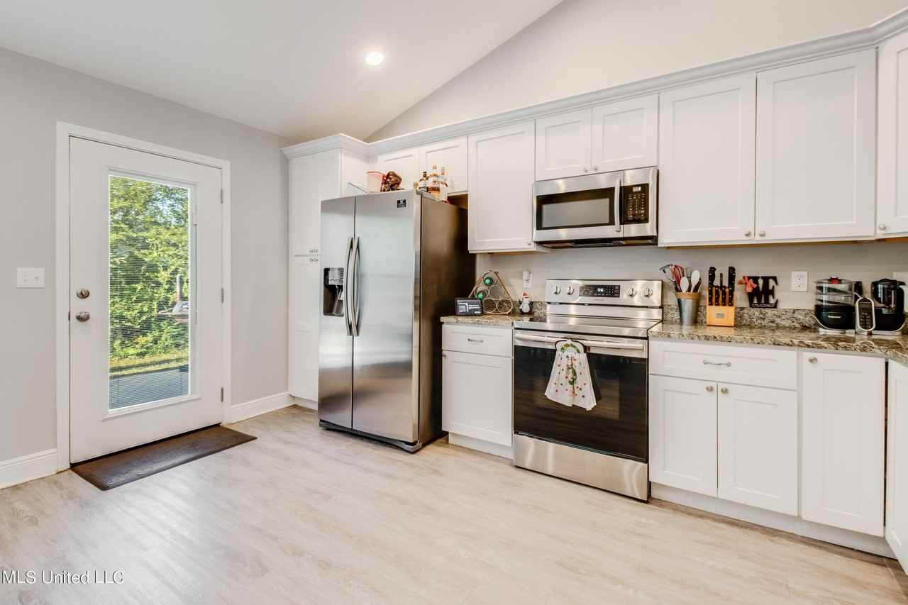 13777 Shelby Ct - Photo 7 of 17