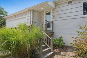 featured image of 33 Beach Rd