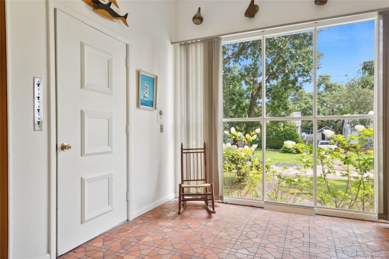 33 Beach Rd - Photo 2 of 38