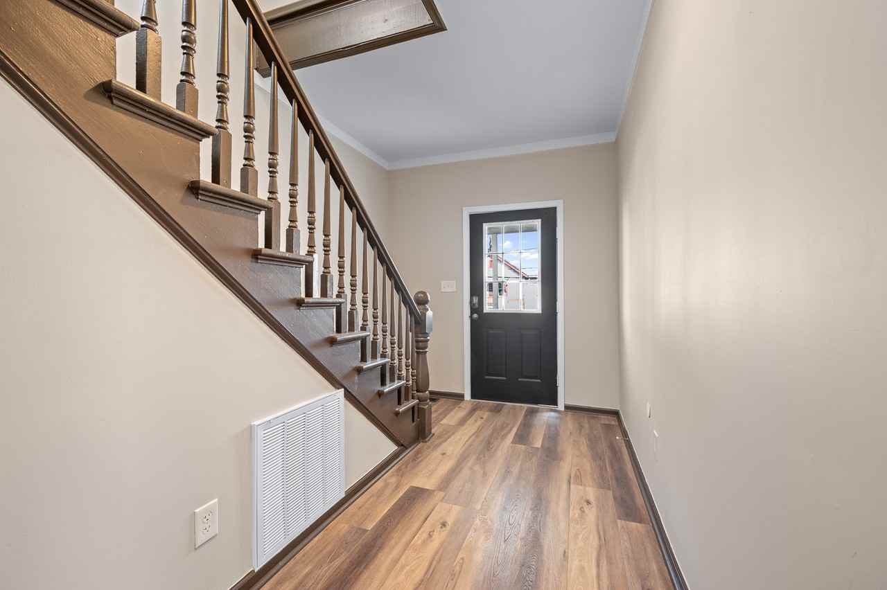 1015 Cabell St #1 - Photo 3 of 28