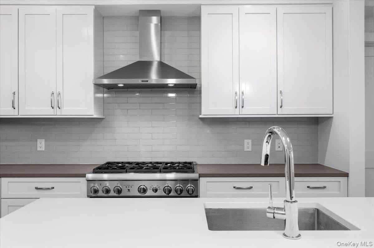 422 E Boston Post Rd Apt 303 #303 - Photo 3 of 23