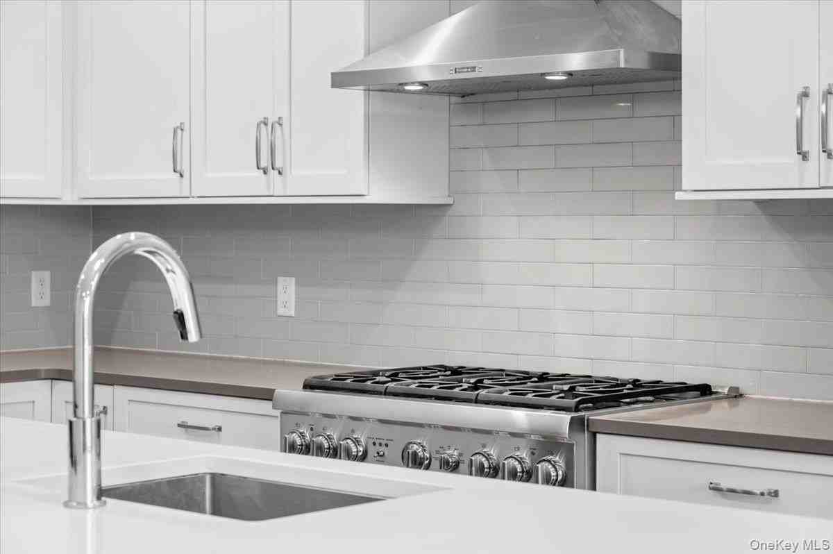 422 E Boston Post Rd Apt 303 #303 - Photo 5 of 23