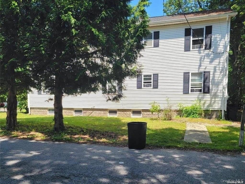 149 Washington Dr - Photo 2 of 3