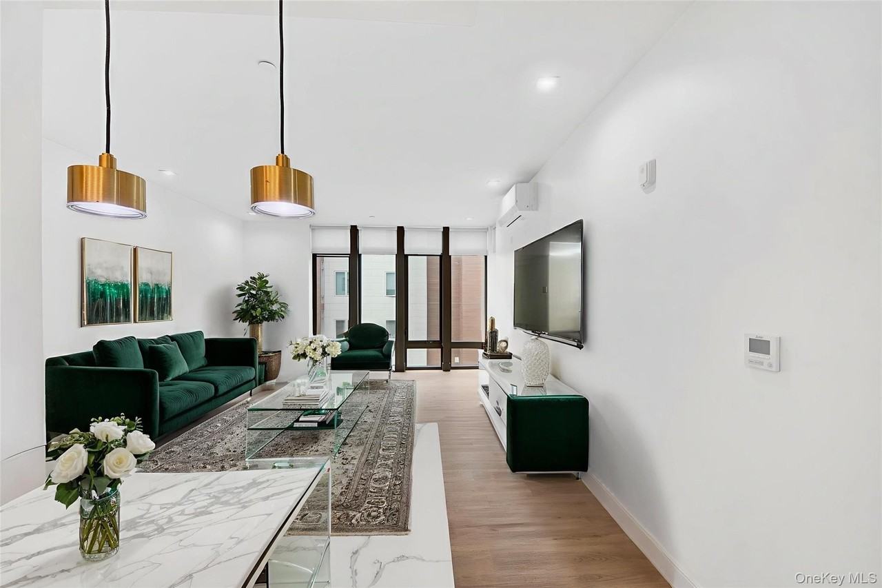 625 N Macquesten Pkwy Apt 2b #2B - Photo 2 of 29