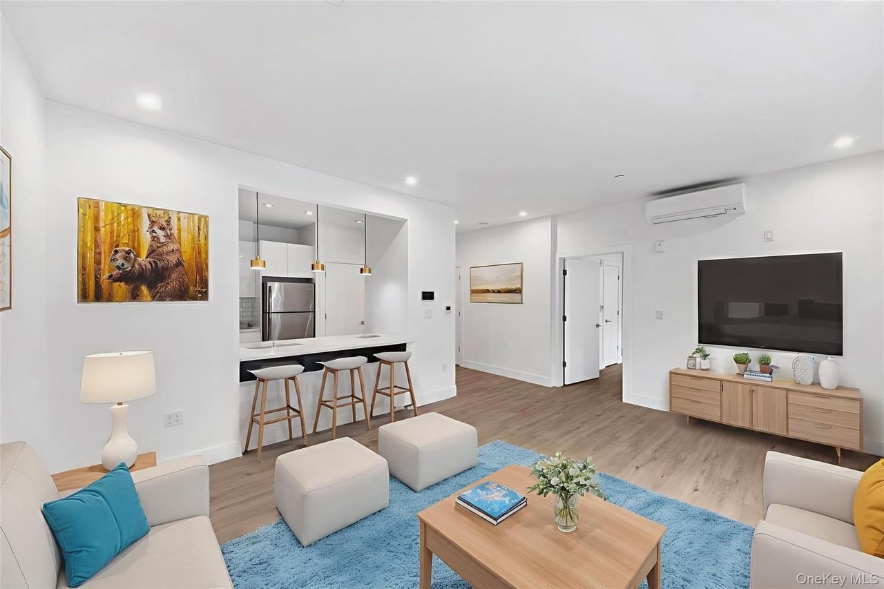 645 N Macquesten Pkwy - Photo 2 of 23