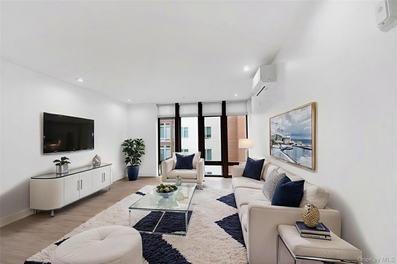 645 N Macquesten Pkwy - Photo 3 of 23