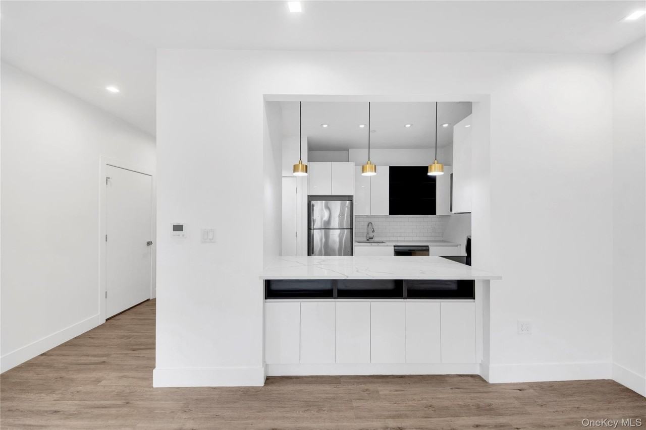 645 N Macquesten Pkwy - Photo 5 of 23