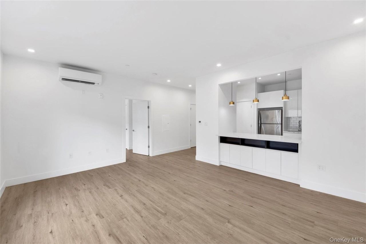 645 N Macquesten Pkwy - Photo 7 of 23