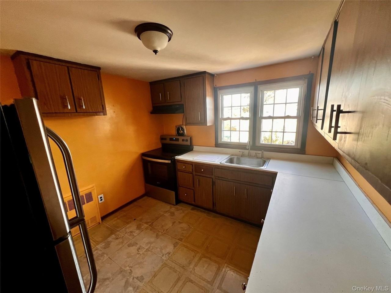 463 Duryea Ave - Photo 3 of 10