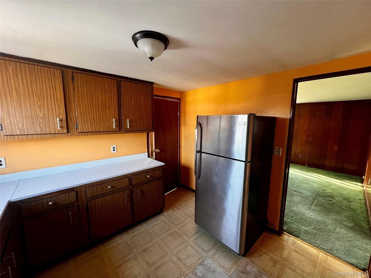 463 Duryea Ave - Photo 4 of 10