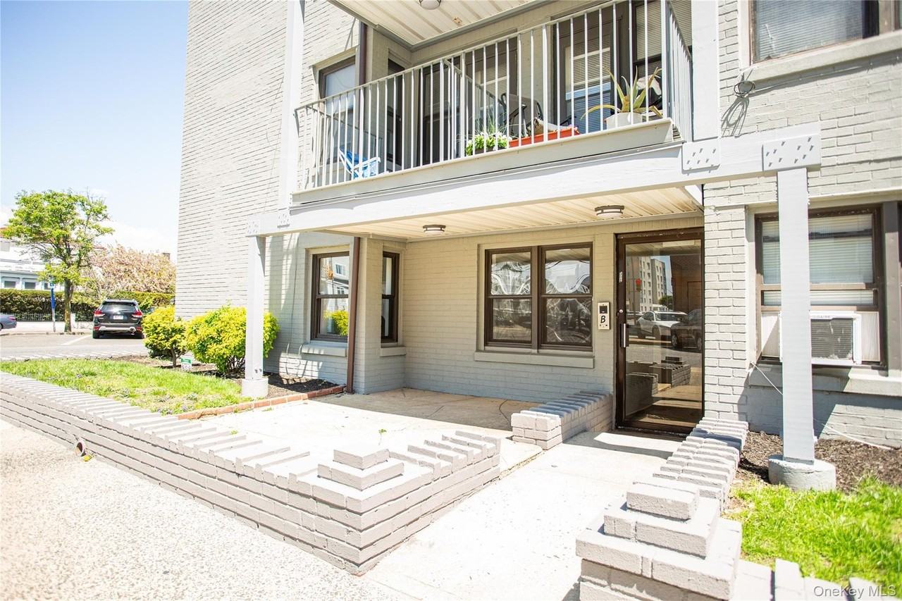 302 E Broadway Apt B #B - Photo 4 of 25