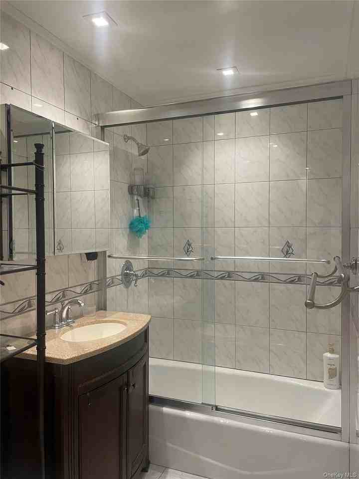 7231 68th St - Photo 7 of 7