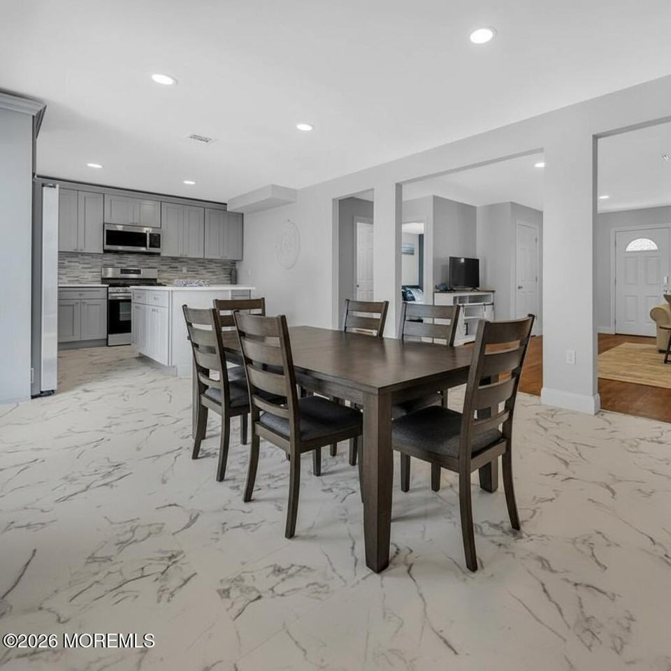 11431145 Roe Ave - Photo 4 of 34