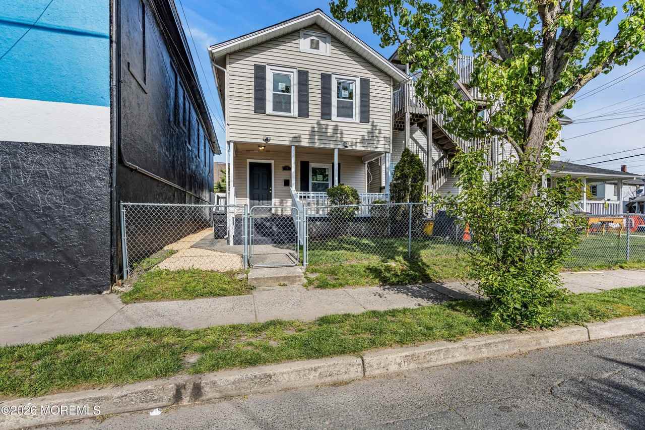 303 Comstock St - Photo 3 of 17