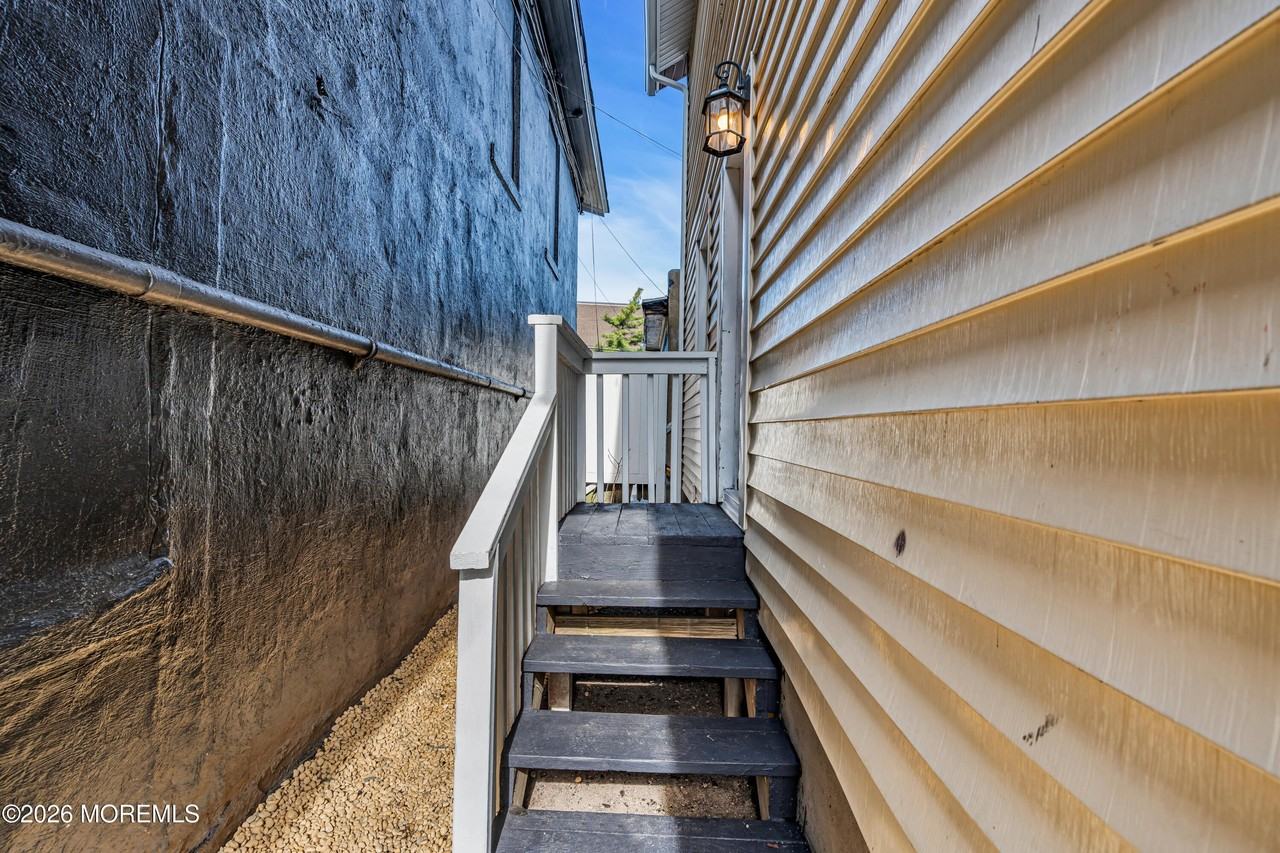 303 Comstock St - Photo 4 of 17