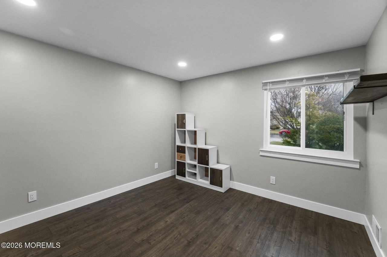 83 Greenwood Dr - Photo 3 of 18