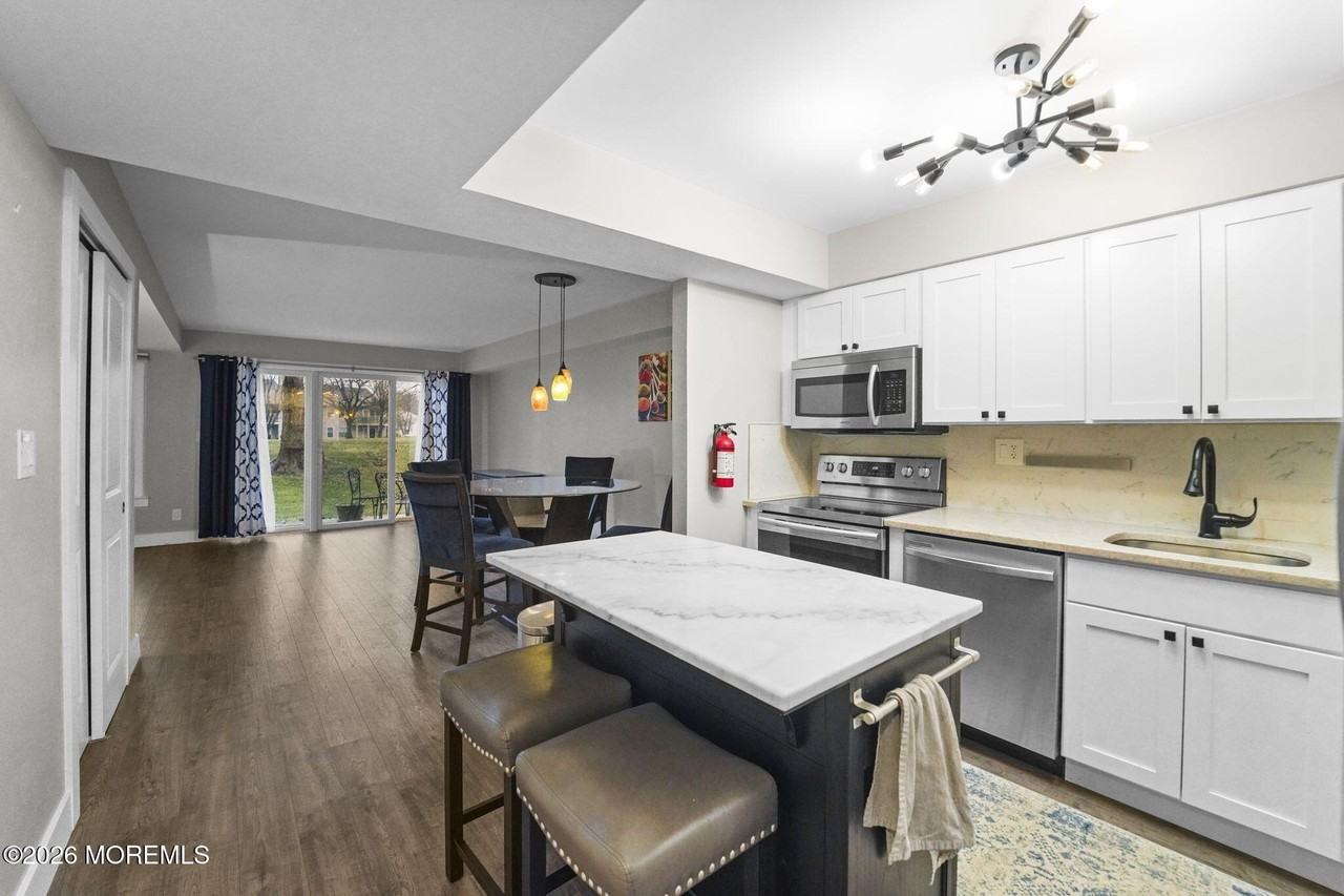 83 Greenwood Dr - Photo 4 of 18