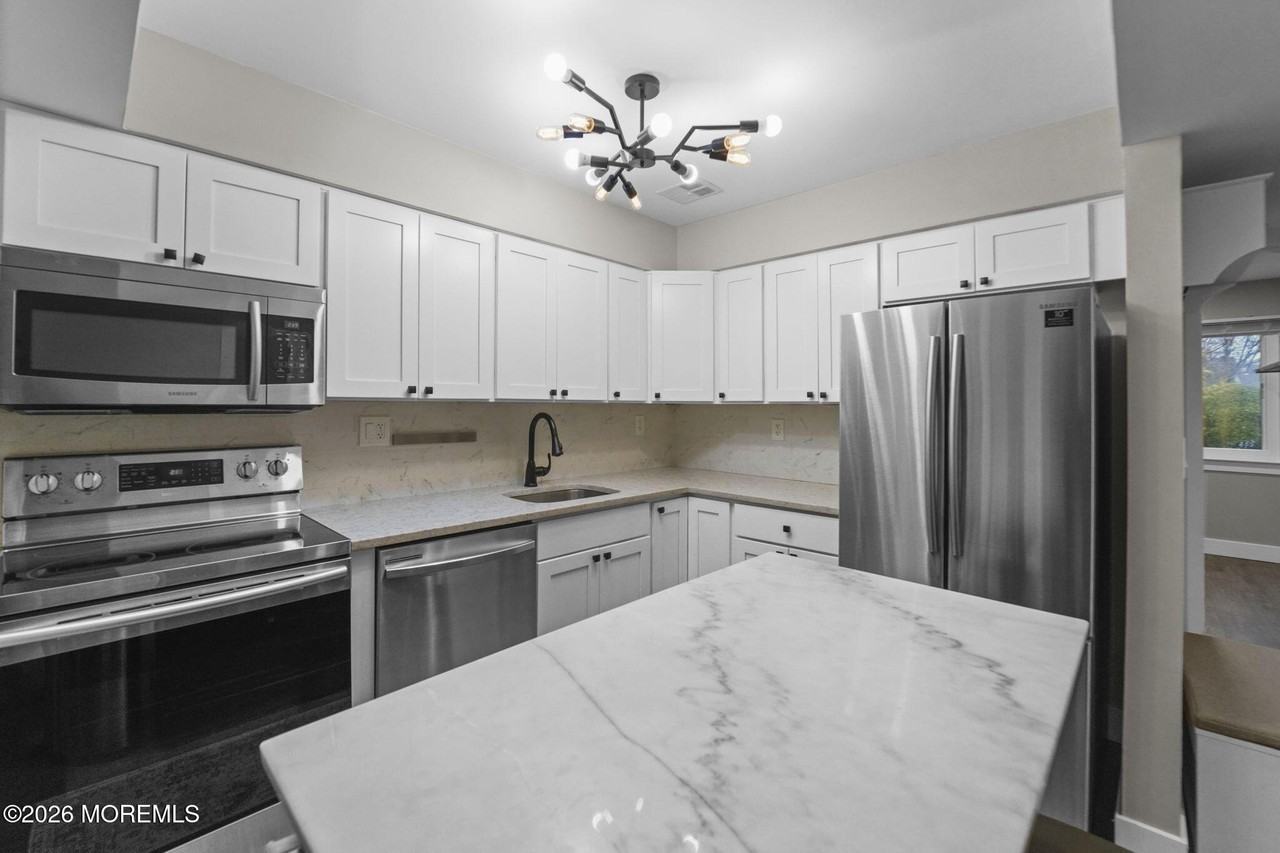 83 Greenwood Dr - Photo 6 of 18