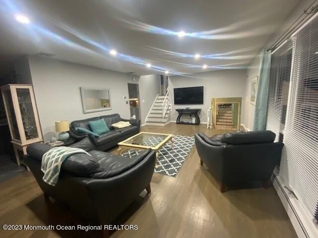 293 Lawrence Ave - Photo 4 of 18