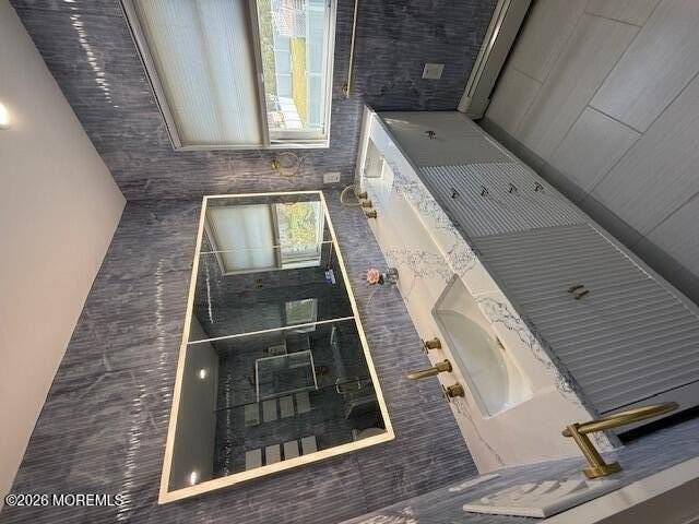 293 Lawrence Ave - Photo 5 of 18