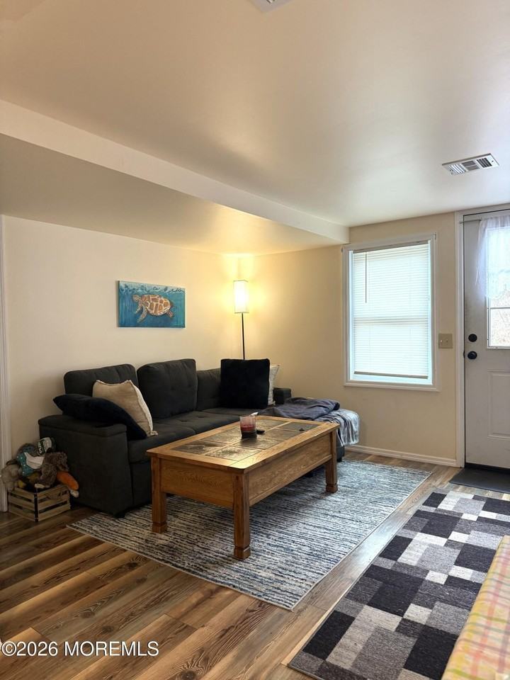 115 Bay Pkwy - Photo 3 of 27