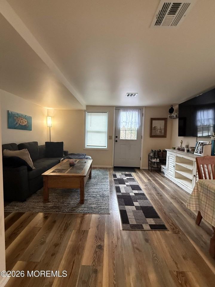 115 Bay Pkwy - Photo 4 of 27