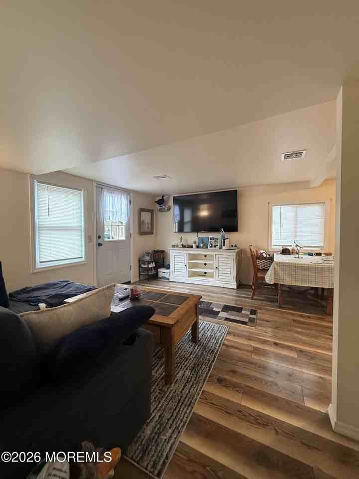 115 Bay Pkwy - Photo 5 of 27