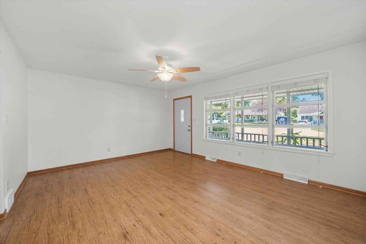 249 W Nebraska St - Photo 6 of 21