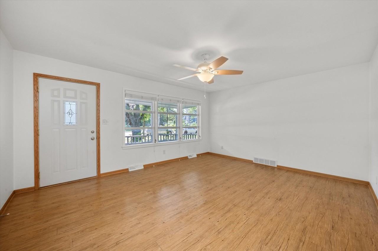 249 W Nebraska St - Photo 7 of 21